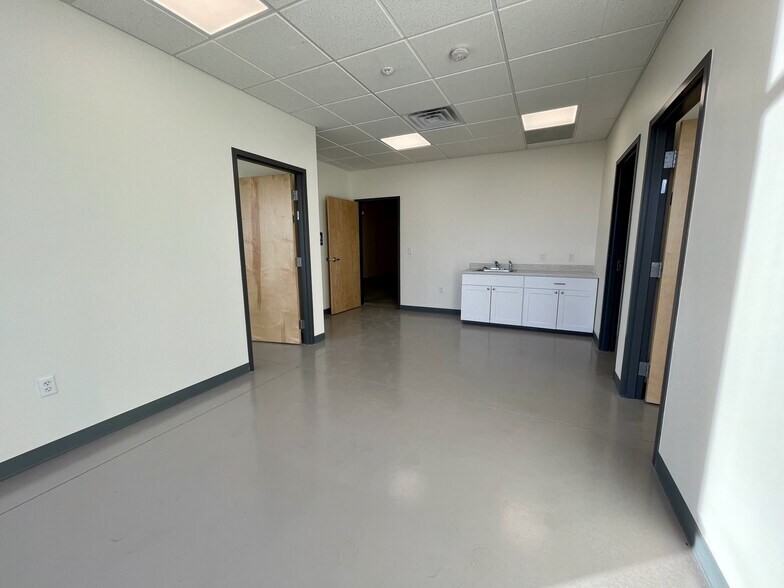 More Photos Of 4320 Barnes Rd, Colorado Springs Light Distribution For Lease