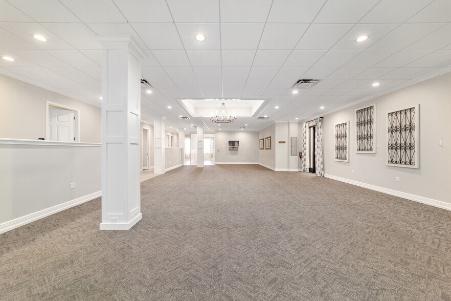 More Photos Of 809 County Road 466, The Villages Medical For Sale