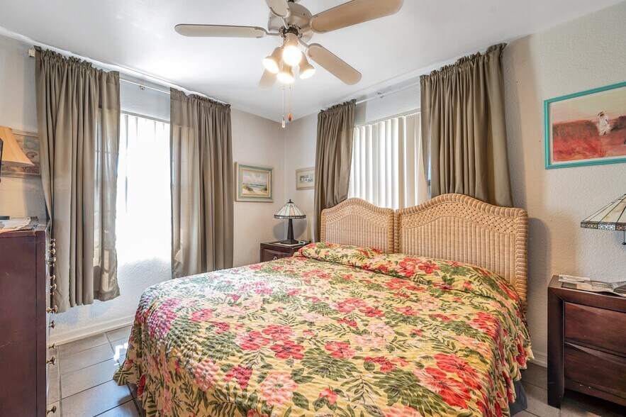 More Photos Of 1803 Gulf Blvd, Indian Rocks Beach Hotel For Sale