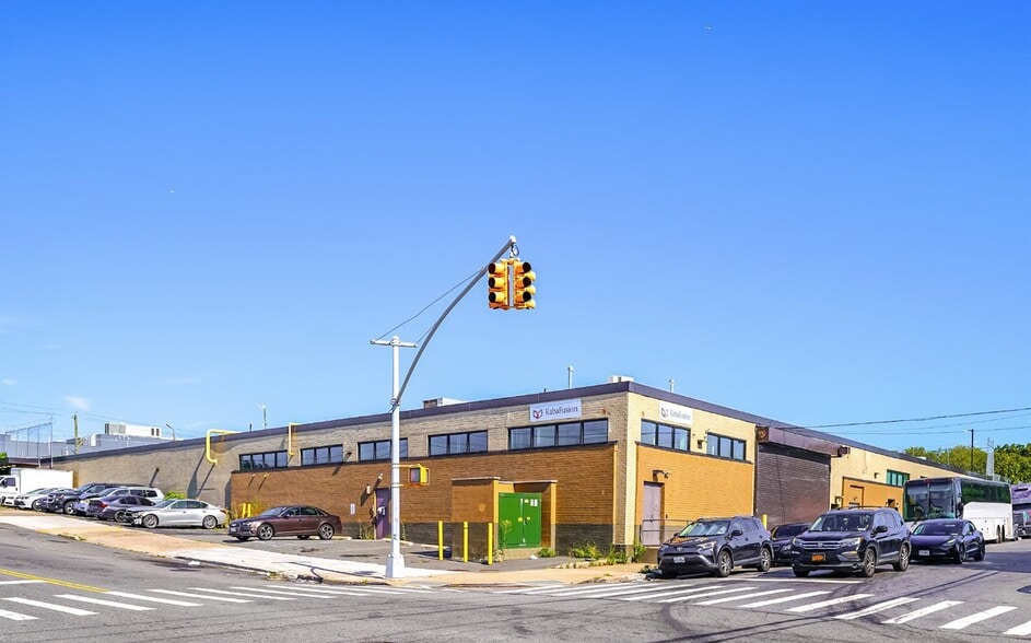 More Photos Of 48-23 55th Ave, Maspeth Warehouse For Lease