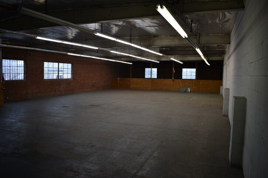 More Photos Of 1249 58th Pl, Los Angeles Warehouse For Lease