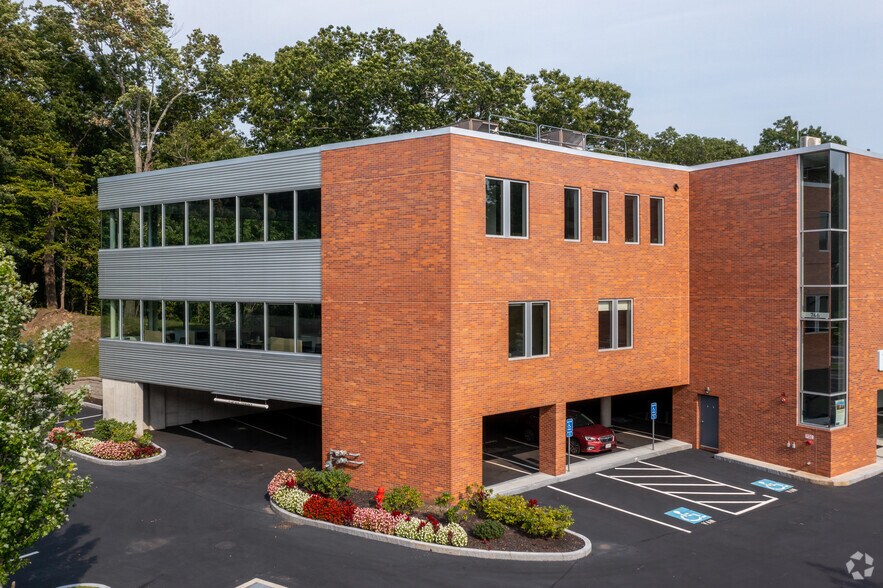More Photos Of 746 South St, Waltham Office For Lease