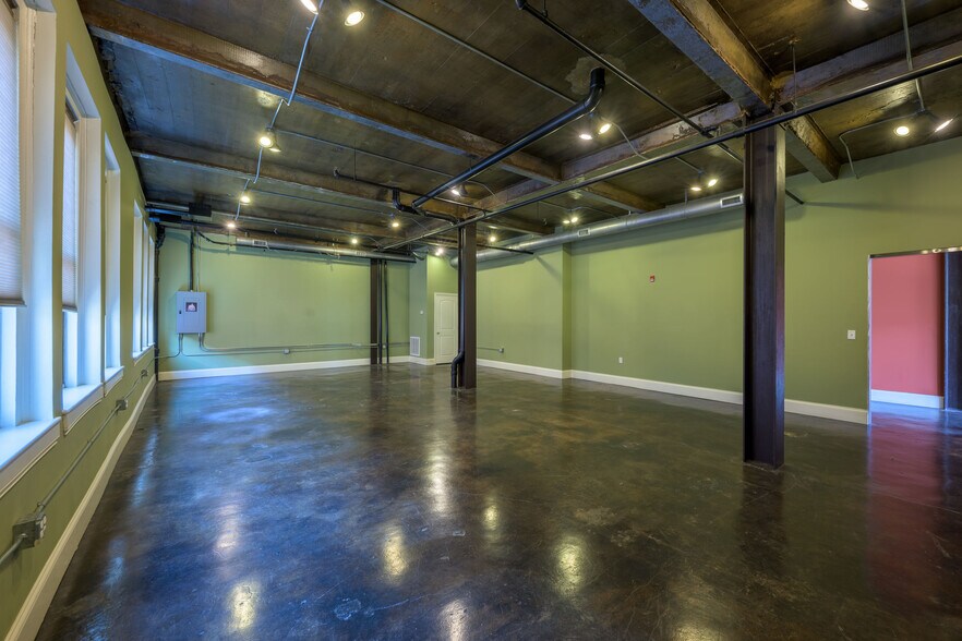 More Photos Of 255 Broad St., Kingsport General Retail For Sale