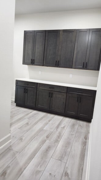 More Photos Of 1325 Main St, Katy Unknown For Lease