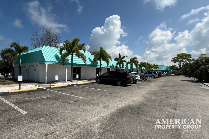More Photos Of 5610 Gulf of Mexico Dr, Longboat Key Restaurant For Sale
