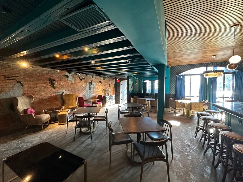 More Photos Of 8907-8917 W Sunset Blvd, West Hollywood Storefront For Lease