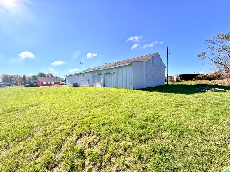 More Photos Of 35 Wells St, Croswell Freestanding For Sale