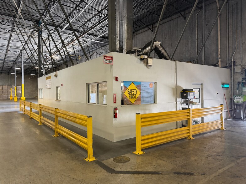 More Photos Of 9330-9340 NW 110th Ave, Miami Warehouse For Lease