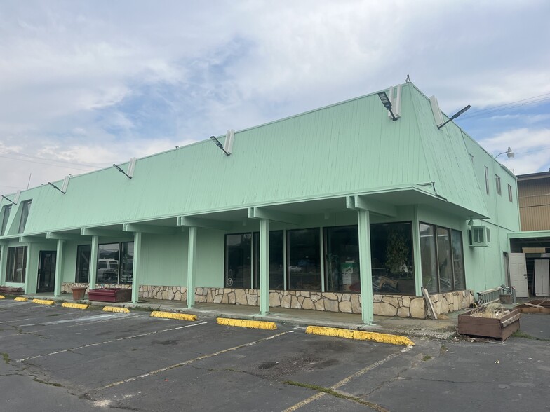 Primary Photo Of 3614 S 6th St, Klamath Falls Storefront For Sale