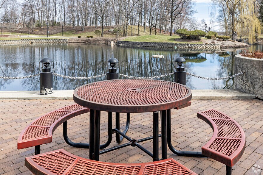 More Photos Of 1 Blue Hill Plz, Pearl River Office For Lease