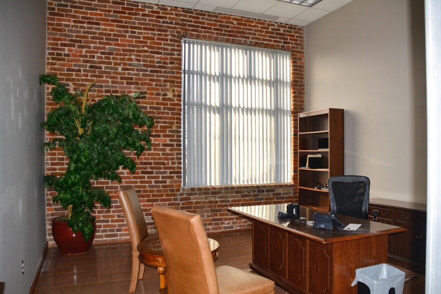 More Photos Of 1001 La Harpe Blvd, Little Rock Office For Sale