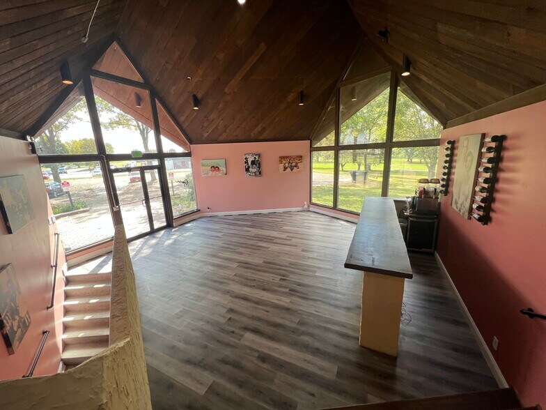 More Photos Of 10804 Wilkshire Blvd, Bolivar Office For Sale