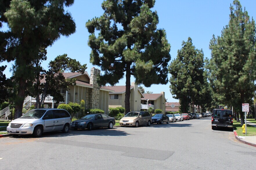 Primary Photo Of 202-232 E Clifton Ave, Anaheim Apartments For Sale