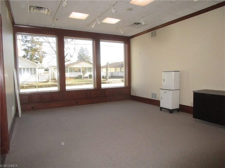 More Photos Of 701 Main St, Dresden Storefront For Lease
