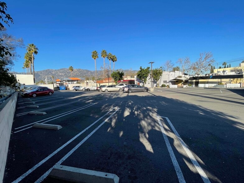 More Photos Of 639 N Lake Ave, Pasadena Storefront Retail Office For Lease