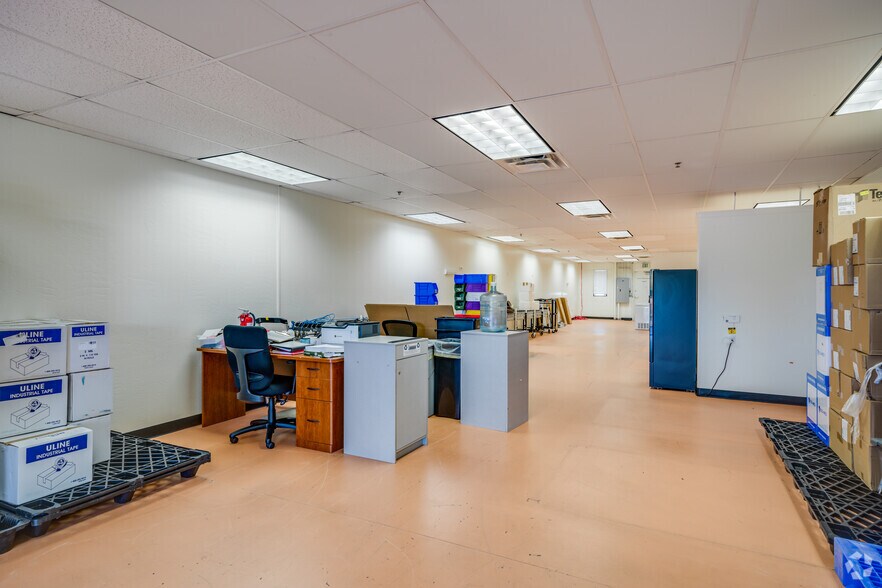 More Photos Of 711 E Carefree Hwy, Phoenix Unknown For Lease