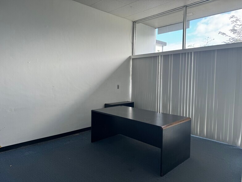 More Photos Of 2124 Hollywood Blvd, Hollywood Freestanding For Lease