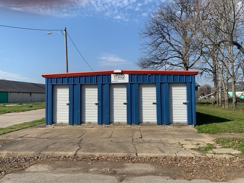 More Photos Of 100 E Lee St, Hayti Self Storage For Sale