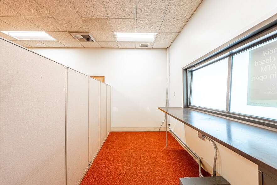 More Photos Of 2495 Lakeshore Dr, Lake Elsinore Bank For Sale