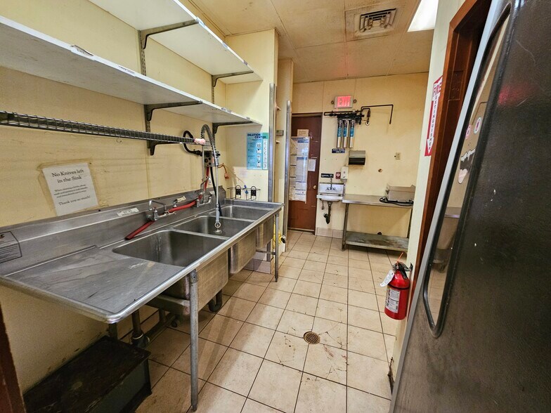 More Photos Of 273 Main St, Northampton Storefront Retail Office For Lease