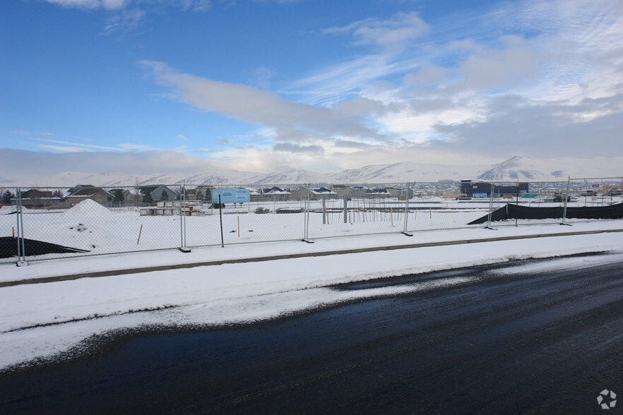 More Photos Of Los Altos Pky, Sparks Unknown For Lease