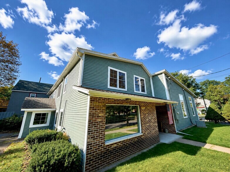 More Photos Of 210 Brooklea Dr, Fayetteville Freestanding For Sale