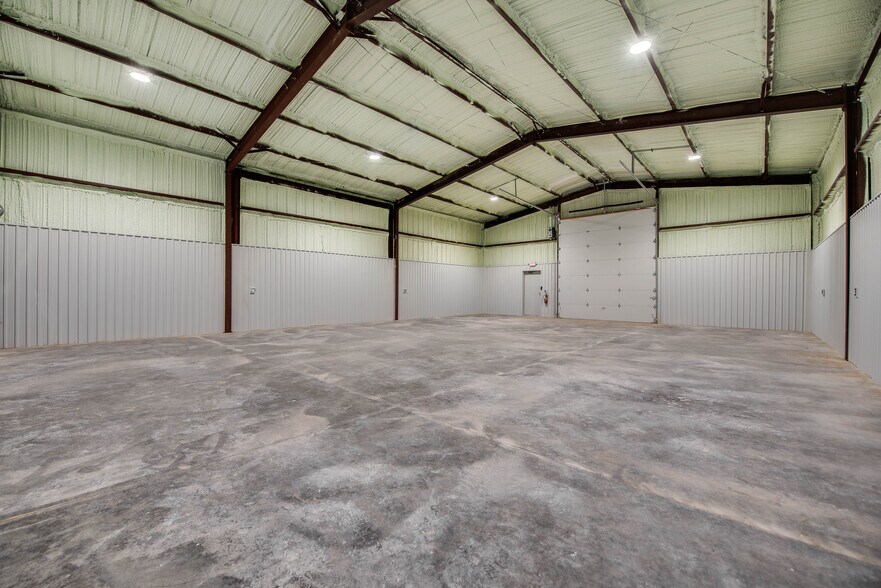 More Photos Of 1712 FM 1788, Midland Warehouse For Lease