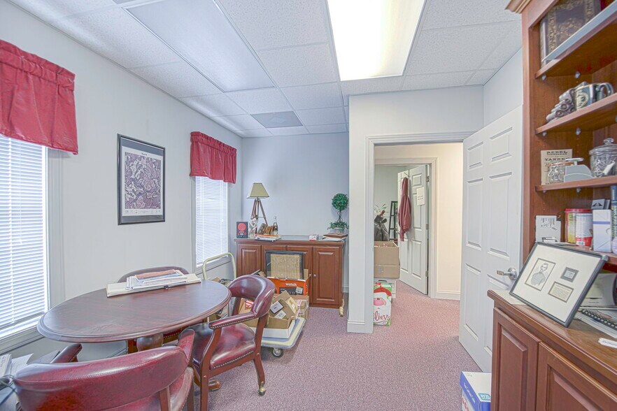 More Photos Of 10310 Memory Ln, Chesterfield Office For Sale