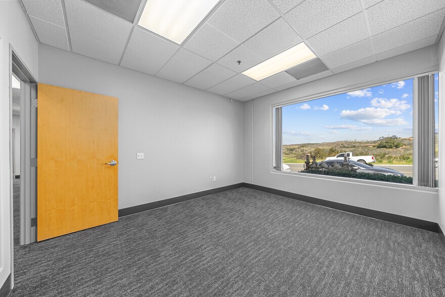 More Photos Of 5601 Palmer Way, Carlsbad Research And Development For Lease