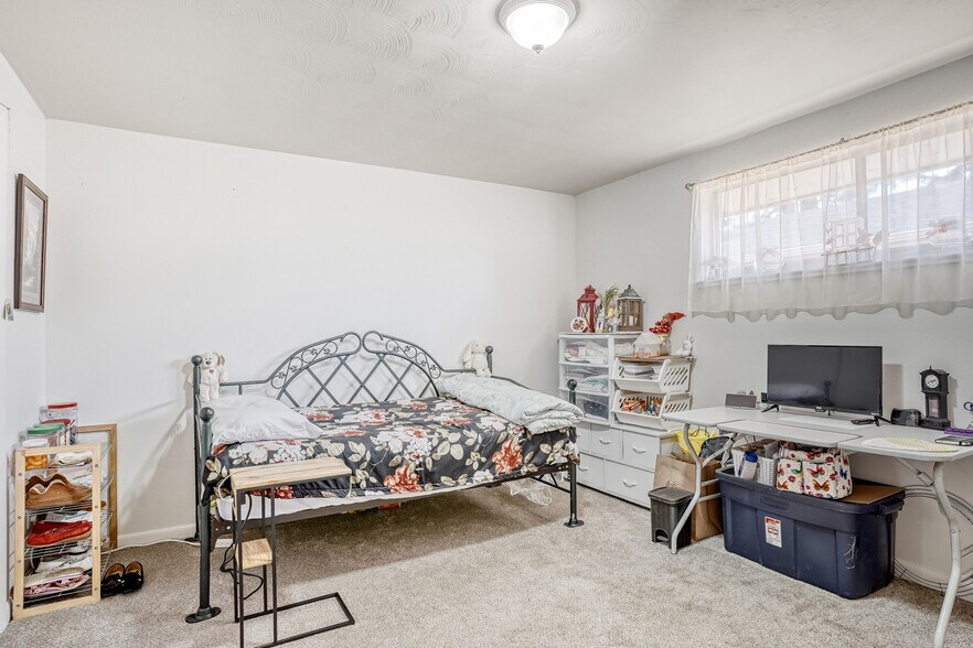 More Photos Of 1231 Akron St, Aurora Multifamily For Sale