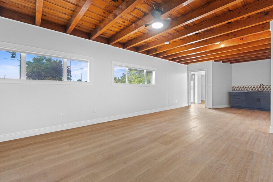 More Photos Of 407 SE Ocean Blvd, Stuart Storefront Retail Office For Lease