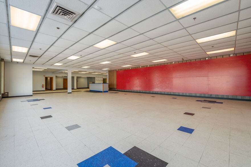 More Photos Of 1650 S Galena Ave, Freeport Industrial For Sale