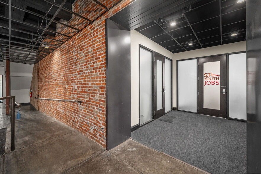 More Photos Of 3016 Locust St, Saint Louis Loft Creative Space For Lease