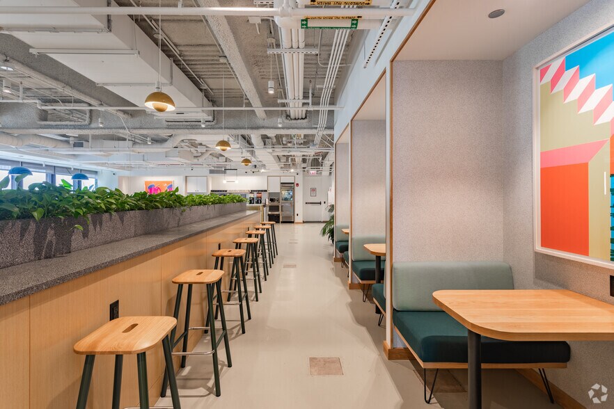 More Photos Of 330 N Wabash Ave, Chicago Coworking Space