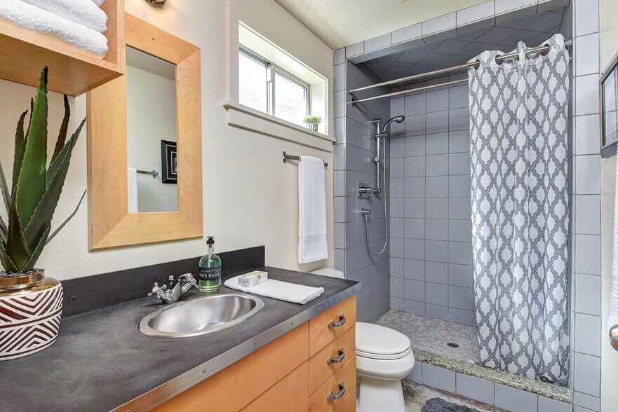 More Photos Of 1822 S King St, Seattle Apartments For Sale