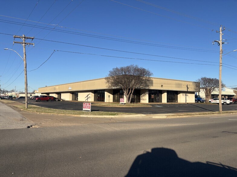 More Photos Of 5210 Pleasant View Rd, Memphis Showroom For Lease