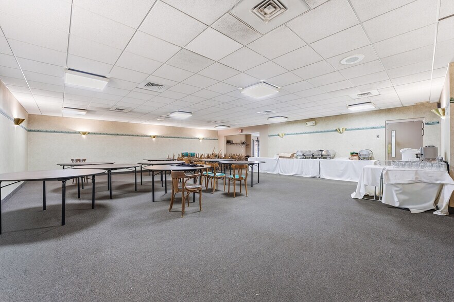 More Photos Of 2305 Wilmington Rd, New Castle Restaurant For Sale