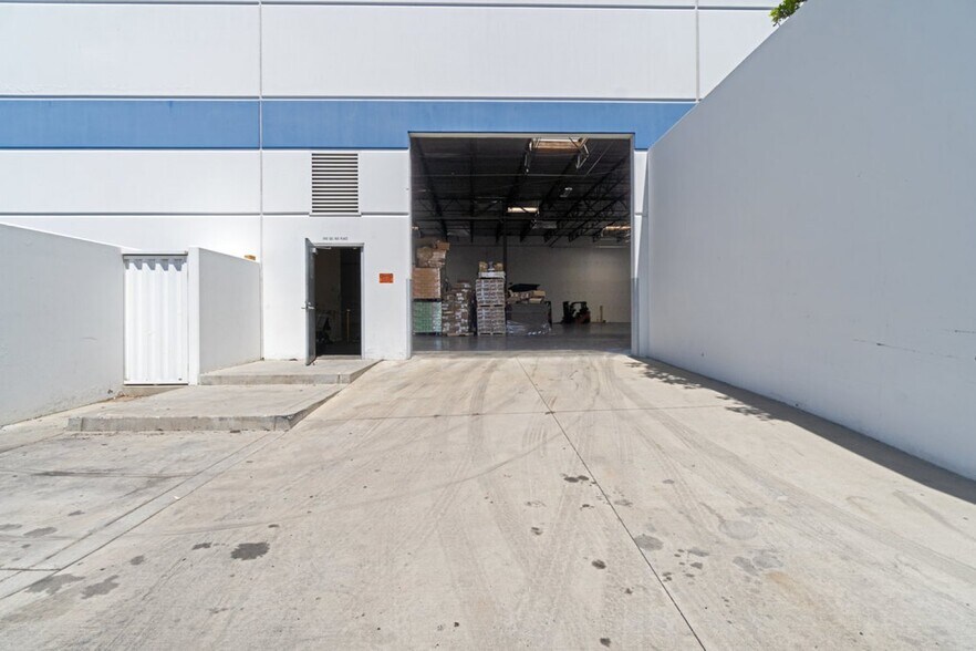 More Photos Of 1190 N Del Rio Pl, Ontario Warehouse For Sale