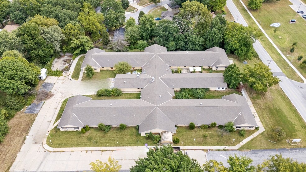 More Photos Of 724 NE 79th Ter, Kansas City Skilled Nursing Facility For Sale