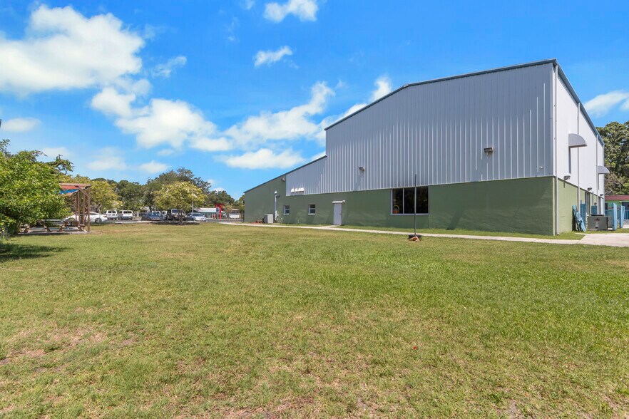 More Photos Of 7633 131st St, Seminole Freestanding For Sale