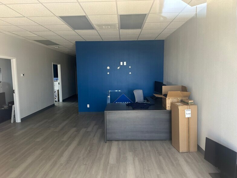 More Photos Of 105 N Falkenburg Rd, Tampa Manufacturing For Lease