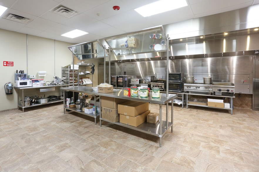 More Photos Of 405 N French Rd, Amherst Light Distribution For Lease