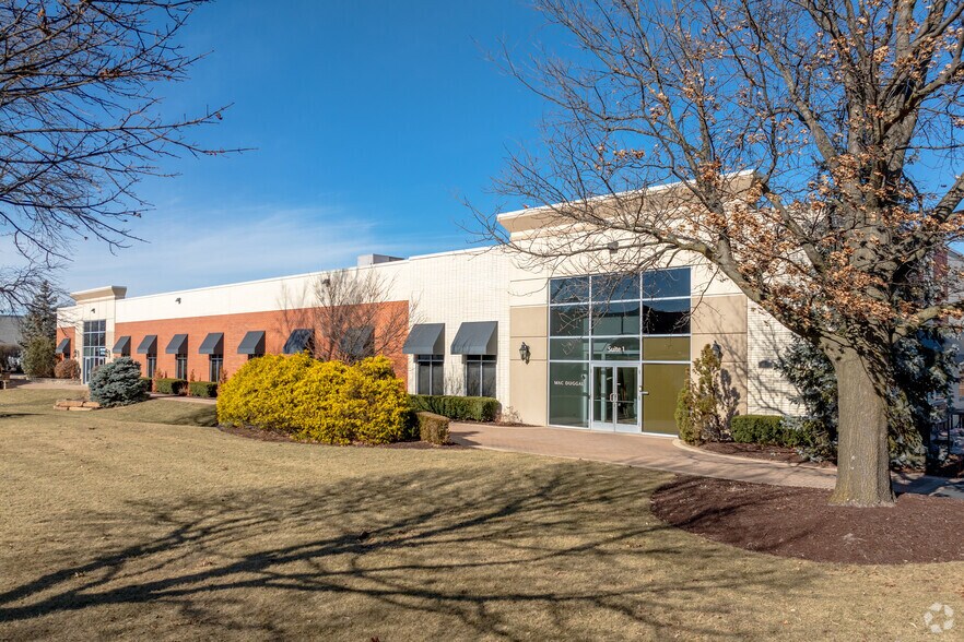 More Photos Of 145 Tower Dr, Burr Ridge Light Distribution For Sale