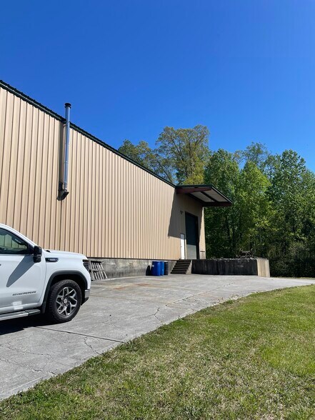 More Photos Of 20 Mcadams Dr, Tallapoosa Light Distribution For Lease