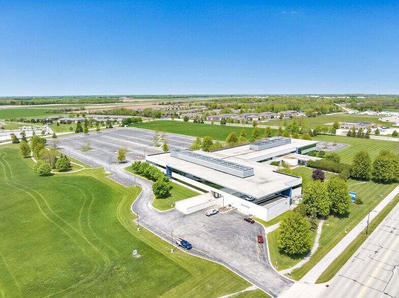 More Photos Of 3500 Packerland Dr, De Pere Office For Lease