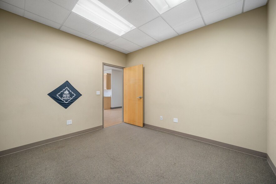 More Photos Of 2122-2126 Hutton Rd, Nipomo Flex For Lease