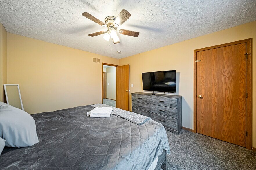 More Photos Of 6037 Lake Rd W, Ashtabula Apartments For Sale