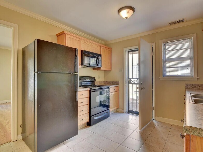 More Photos Of 372 S Fenwick Rd, Memphis Multifamily For Sale