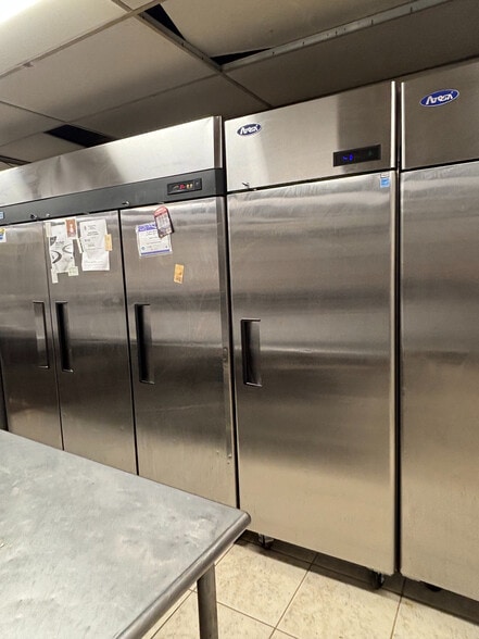More Photos Of 7822-7860 Beechcraft Ave, Gaithersburg Light Manufacturing For Sale