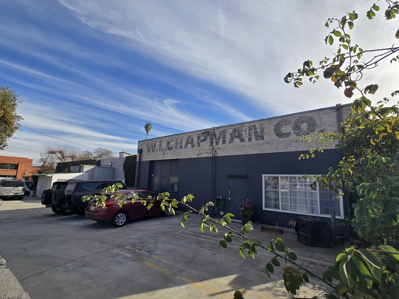 Primary Photo Of 2886-2888 E Walnut St, Pasadena Service For Sale